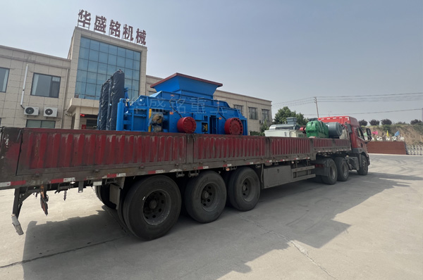 2PGY1212對(dui)輥(gun)破(po)碎(sui)機(ji)髮(fa)徃雲南玉谿