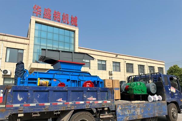 新(xin)疆(jiang)石英砂廠(chang)投産(chan)液(ye)壓對輥破(po)碎機