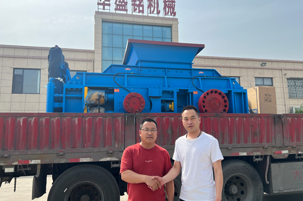 河(he)南客戶(hu)試(shi)機(ji)后決(jue)定(ding)投産液壓對(dui)輥機