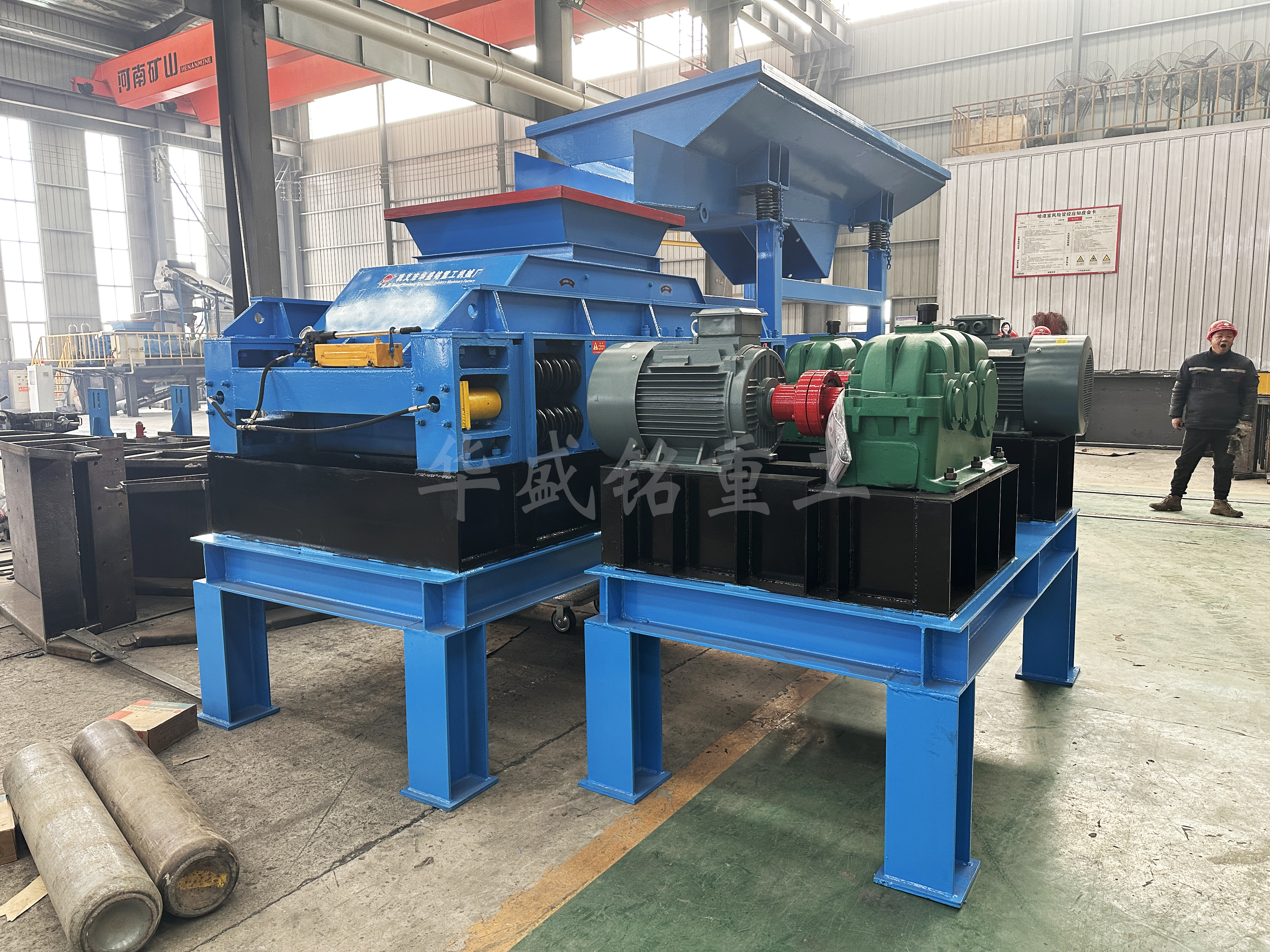 銑鑤料(liao)破(po)碎機,銑鑤料齒輥破(po),銑鑤料(liao)雙齒輥破碎機廠傢(jia),銑(xian)鑤料(liao)再生價(jia)格