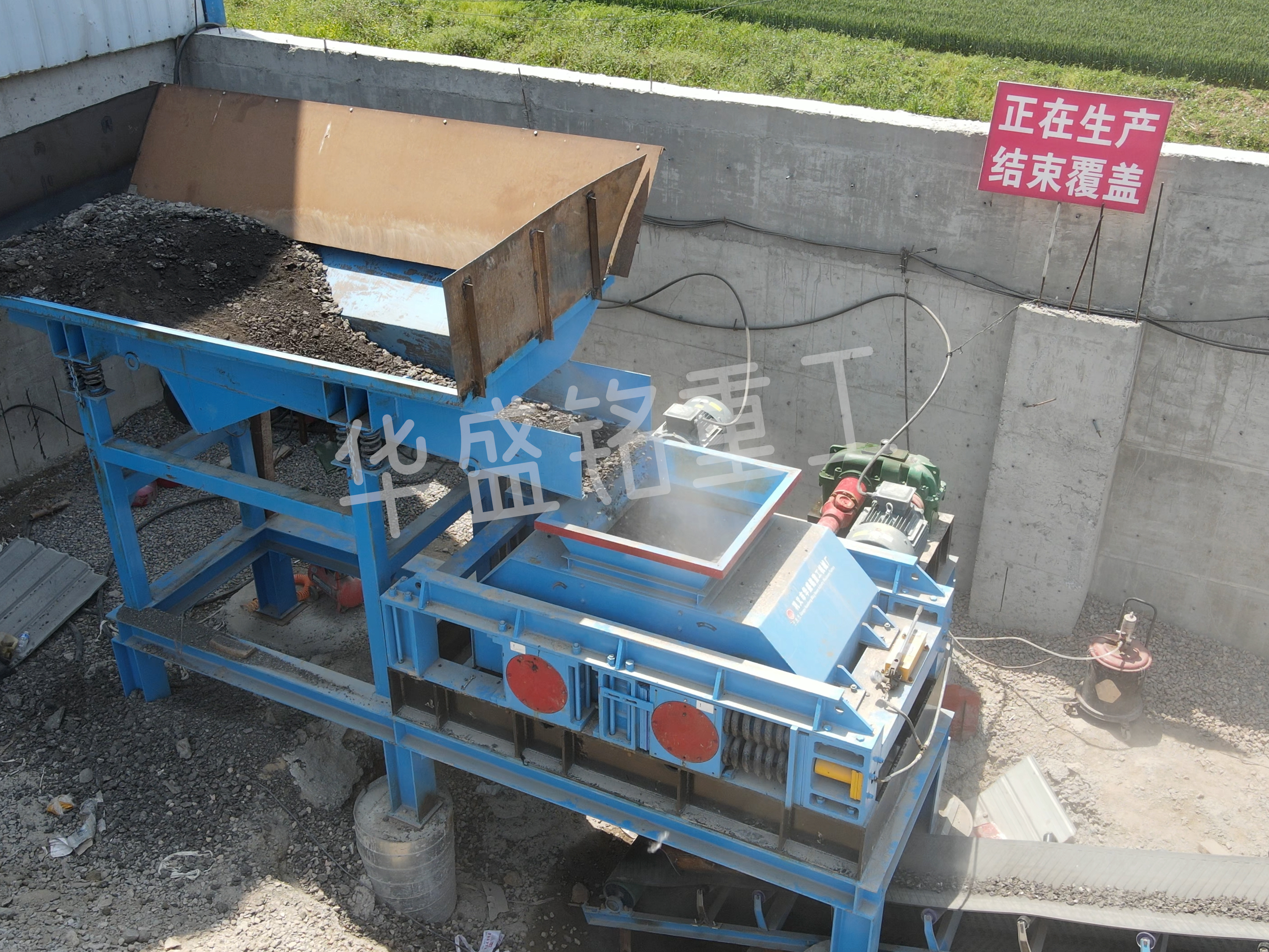 RPA熱(re)再(zai)生破碎篩(shai)分(fen)機(ji),瀝(li)青(qing)再(zai)生料破碎(sui)生(sheng)産(chan)線(xian),瀝青銑鑤料RAP專用破碎機(ji),瀝(li)青雙齒(chi)輥(gun)破碎(sui)機 