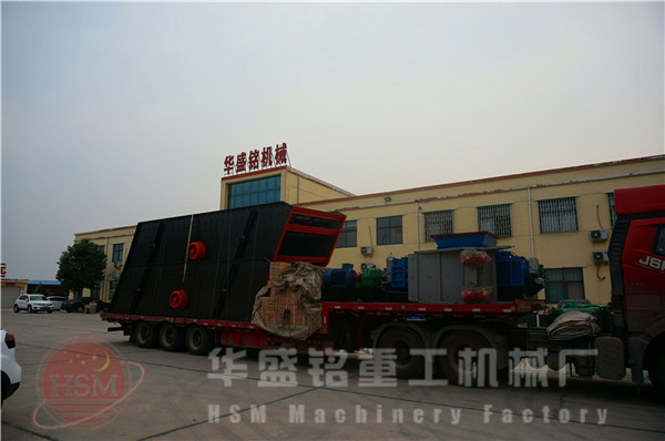 對輥(gun)破(po)碎(sui)機(ji)髮(fa)貨(huo)圖(tu)片